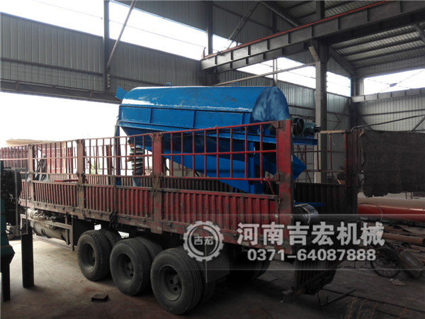 移動(dòng)篩沙機(jī)發(fā)貨現(xiàn)場
