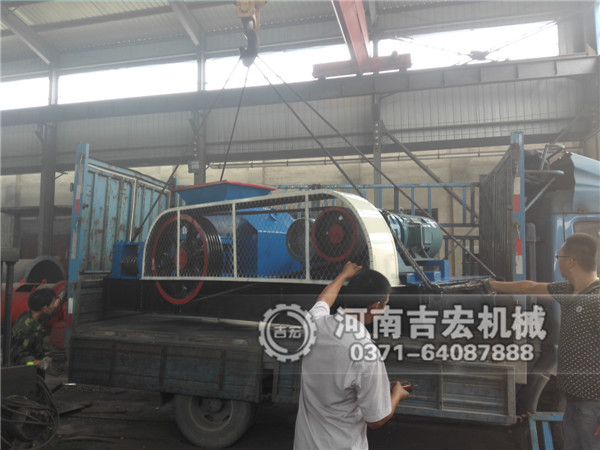 2pg800&times;600對輥破碎機(jī)發(fā)往重慶