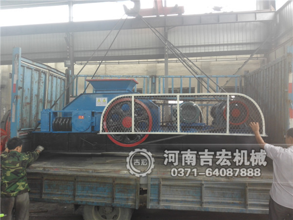 2pg800&times;600對輥破碎機(jī)發(fā)往重慶
