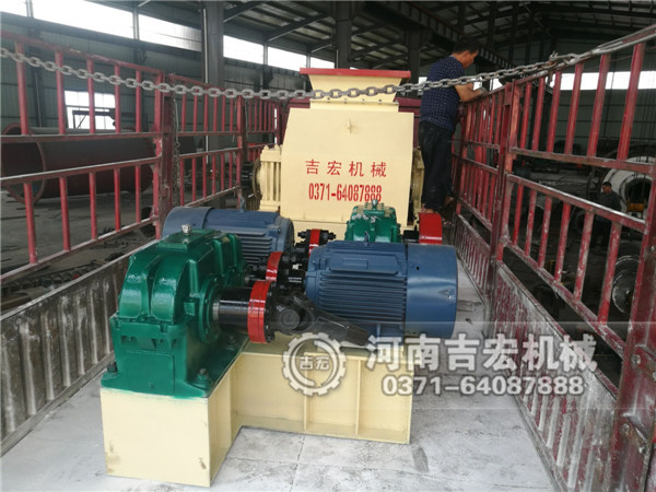 1200&times;1000對(duì)輥破碎機(jī)發(fā)往湖北