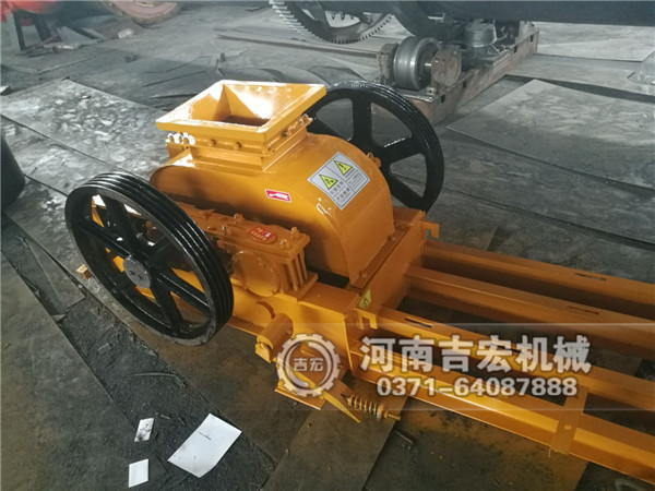 400&times;250石英砂破碎設(shè)備發(fā)往福建漳州