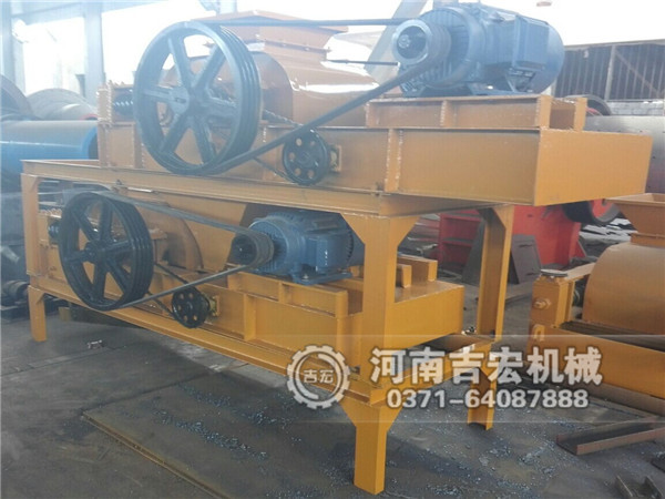 篩分式組合四輥破碎機(jī)發(fā)貨現(xiàn)場