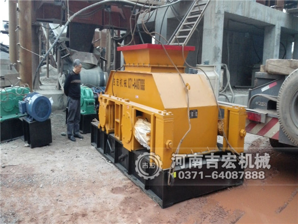 四川河卵石制砂機生產現(xiàn)場