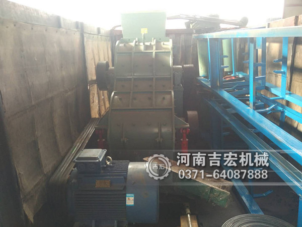 磚廠(chǎng)煤矸石粉碎機(jī)生產(chǎn)線(xiàn)設(shè)備發(fā)貨現(xiàn)場(chǎng)