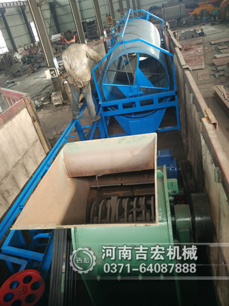 磚廠(chǎng)煤矸石粉碎機(jī)生產(chǎn)線(xiàn)設(shè)備發(fā)貨現(xiàn)場(chǎng)