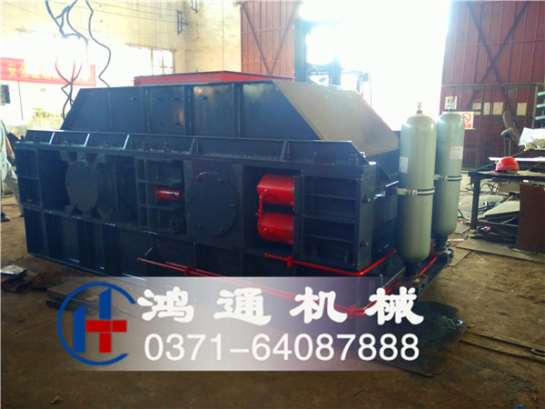 1500×800液壓對輥破碎機(jī)一天能產(chǎn)多少方砂子！