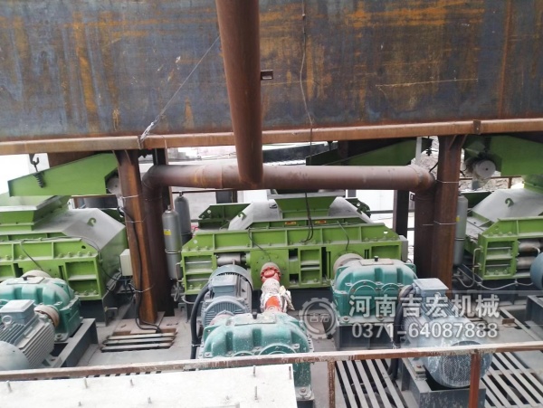 試過多種破碎機(jī),為啥老廠長獨(dú)寵白云石對輥機(jī)？答案藏在細(xì)節(jié)里！