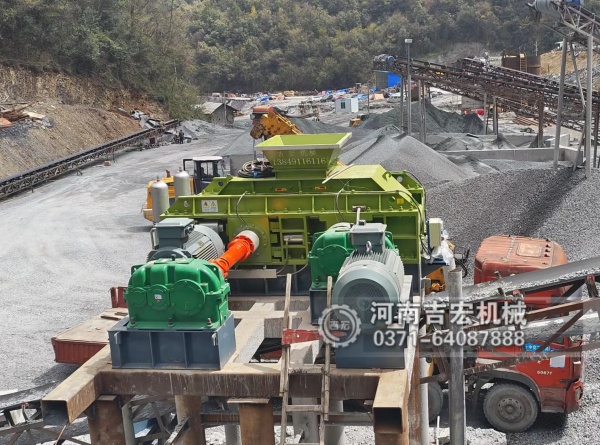 砂子粒型差、含粉量高？液壓對輥制砂機(jī)一鍵調(diào)節(jié),成品砂級配更優(yōu)！