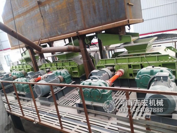 液壓對輥制砂機(jī)：全液壓控制,強(qiáng)力擠壓,從源頭實(shí)現(xiàn)低返料、高效益!